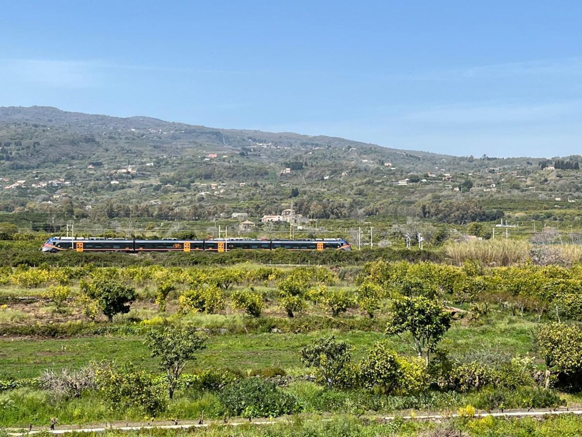 Apartmán Yellow House Fiumefreddo di Sicilia Exteriér fotografie